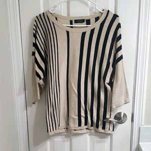 Black and creme 3/4 sleeve top
